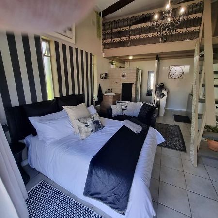 Angel 8 Airbnb Apartment 2 Robertson Bagian luar foto