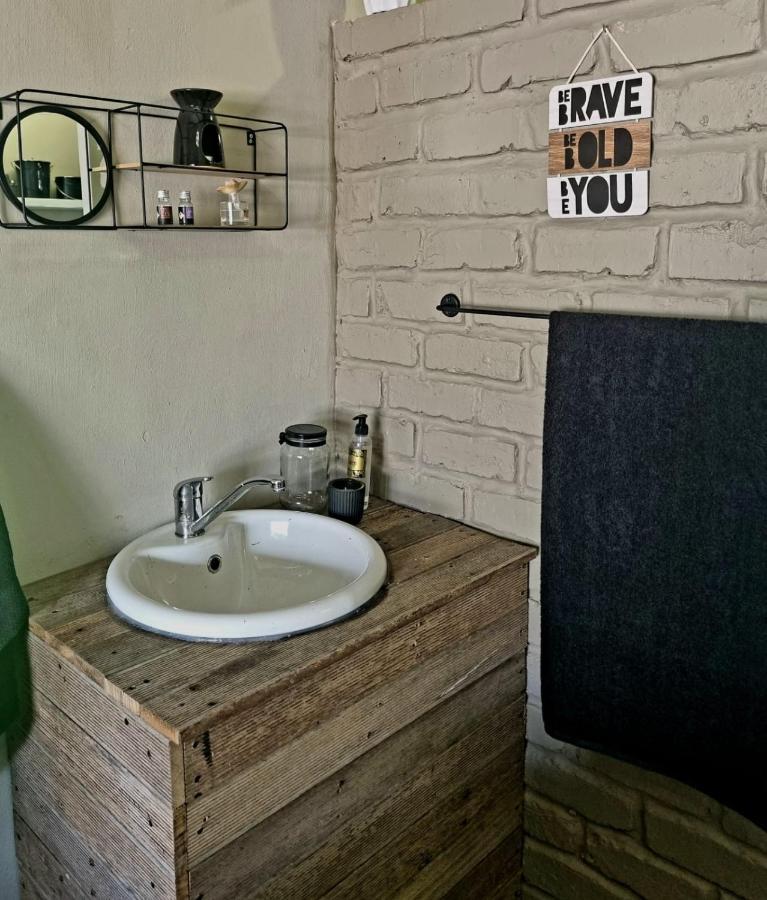 Angel 8 Airbnb Apartment 2 Robertson Bagian luar foto