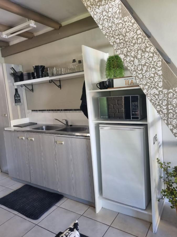 Angel 8 Airbnb Apartment 2 Robertson Bagian luar foto