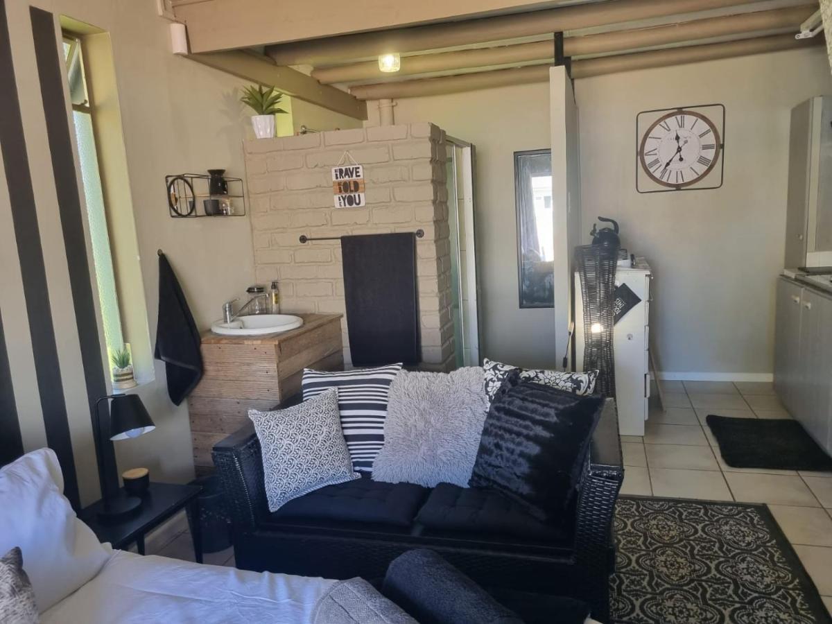 Angel 8 Airbnb Apartment 2 Robertson Bagian luar foto
