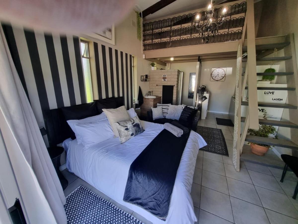 Angel 8 Airbnb Apartment 2 Robertson Bagian luar foto