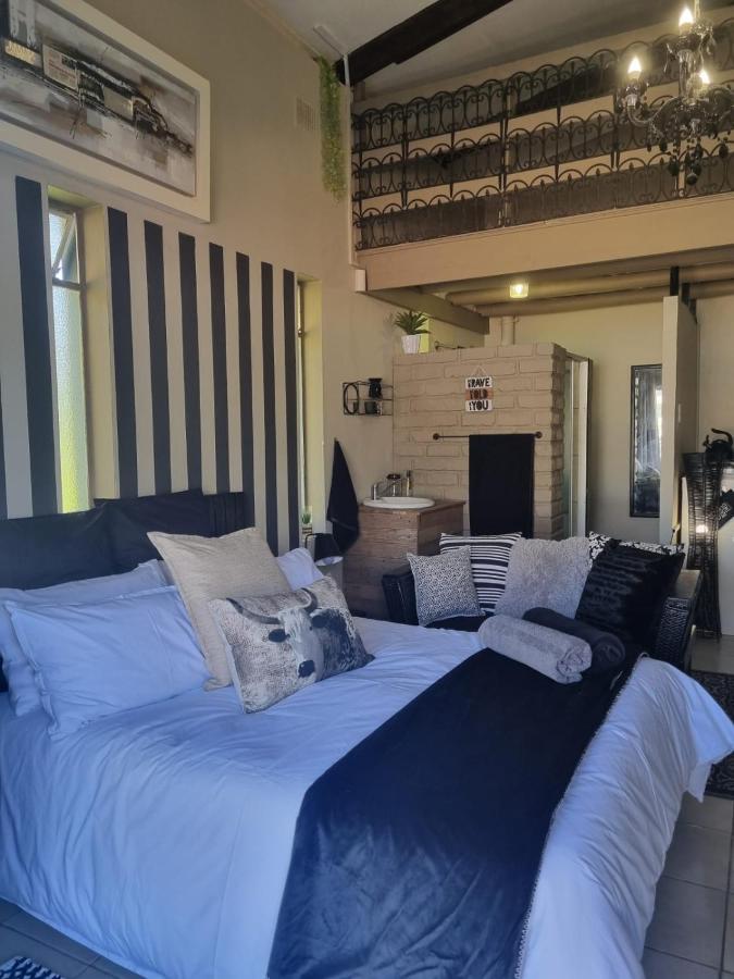 Angel 8 Airbnb Apartment 2 Robertson Bagian luar foto