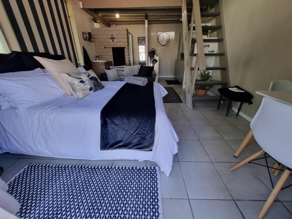 Angel 8 Airbnb Apartment 2 Robertson Bagian luar foto