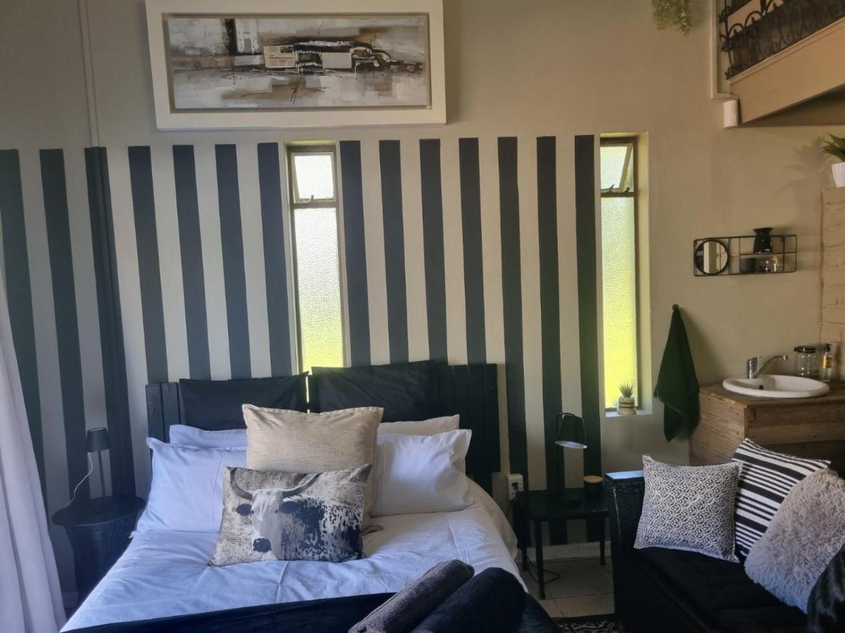 Angel 8 Airbnb Apartment 2 Robertson Bagian luar foto