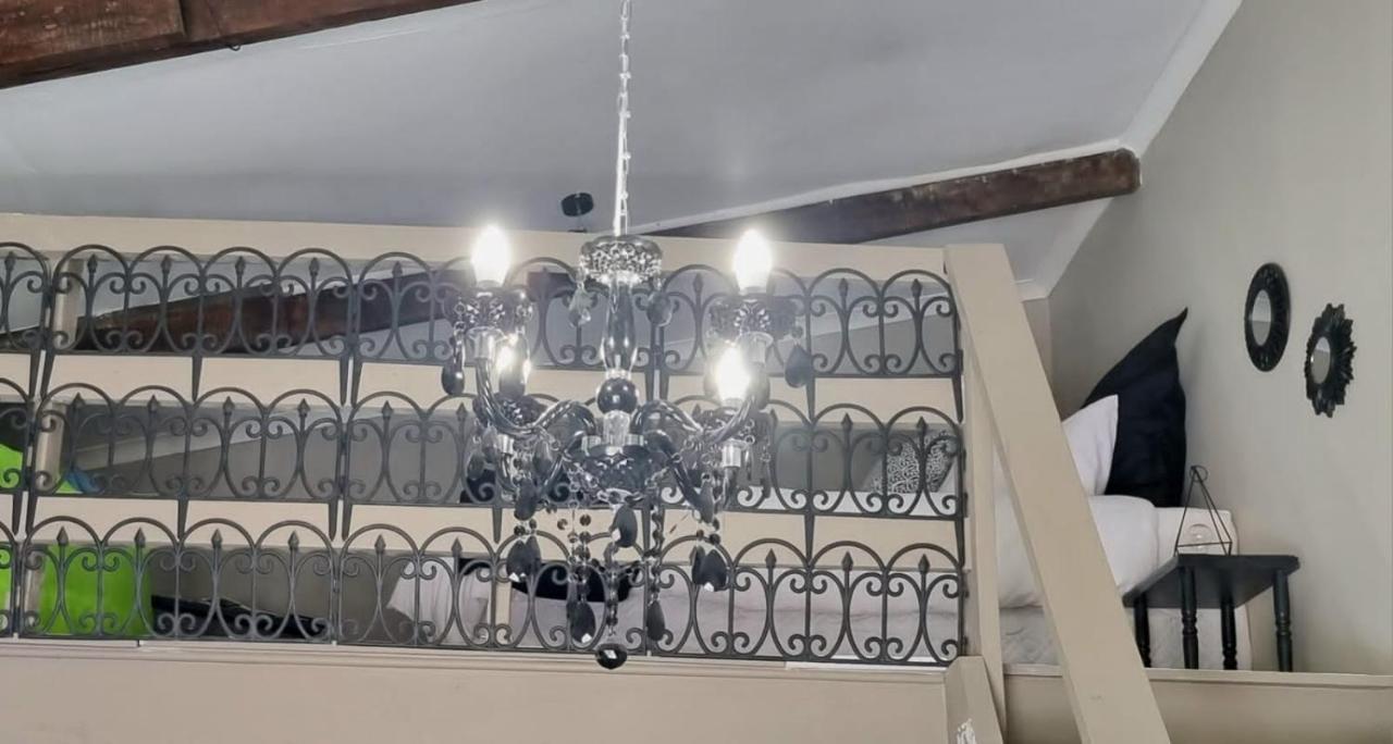 Angel 8 Airbnb Apartment 2 Robertson Bagian luar foto