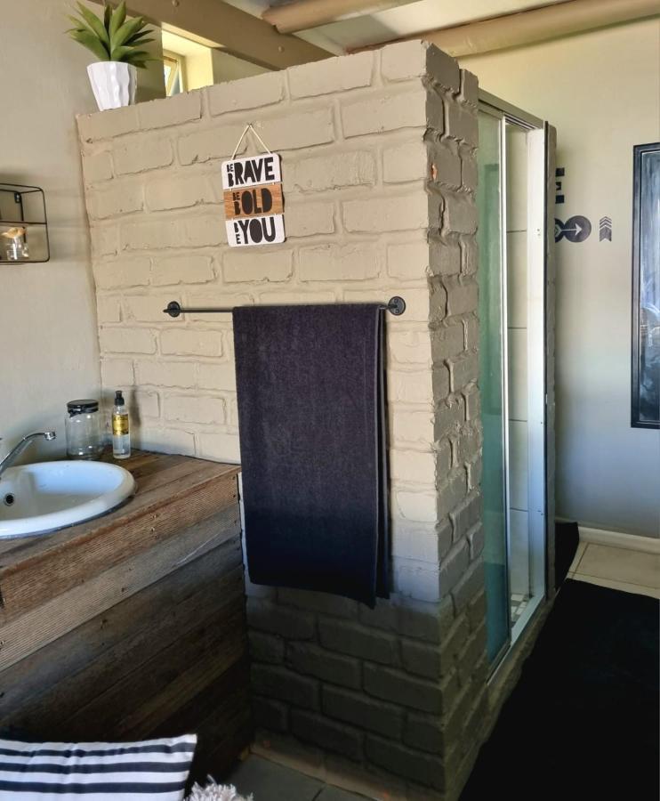 Angel 8 Airbnb Apartment 2 Robertson Bagian luar foto