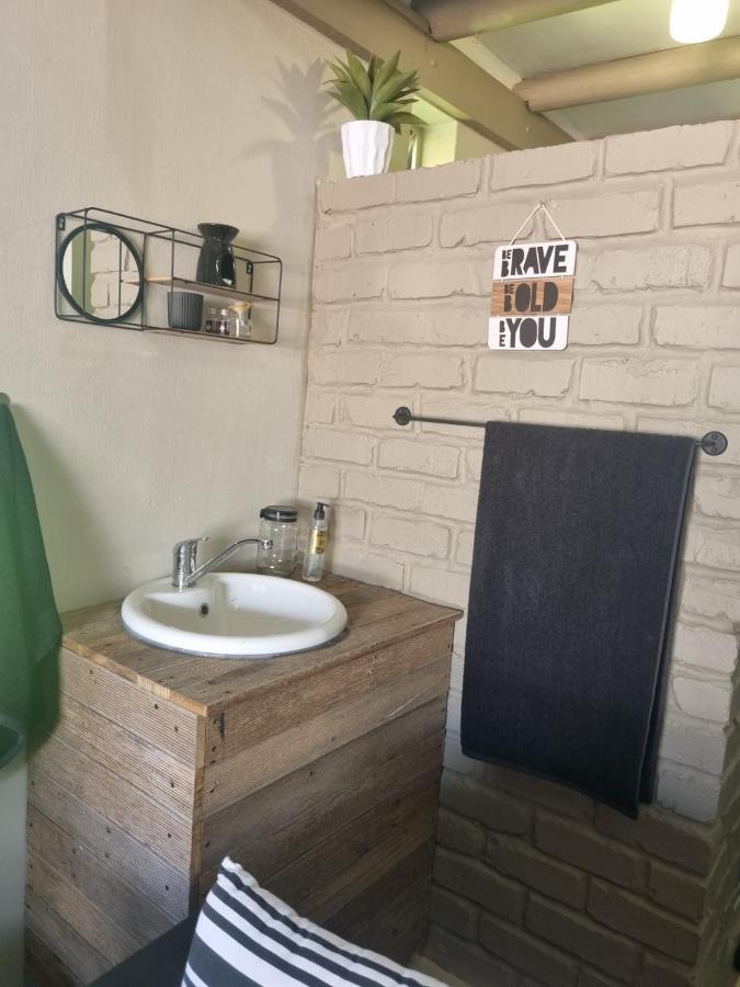 Angel 8 Airbnb Apartment 2 Robertson Bagian luar foto
