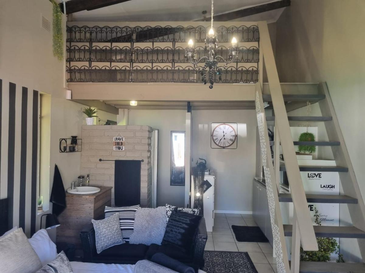 Angel 8 Airbnb Apartment 2 Robertson Bagian luar foto