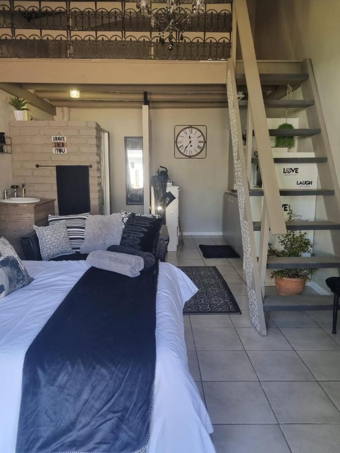 Angel 8 Airbnb Apartment 2 Robertson Bagian luar foto