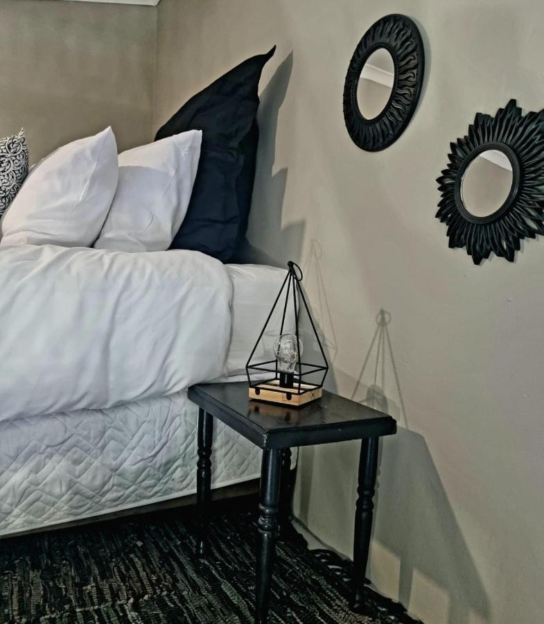 Angel 8 Airbnb Apartment 2 Robertson Bagian luar foto