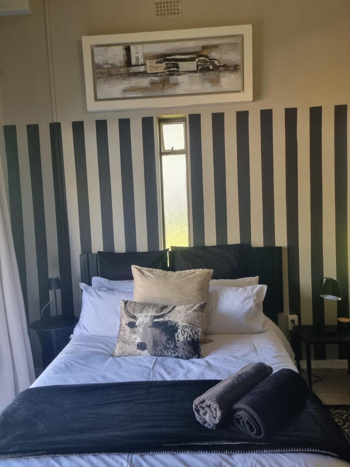 Angel 8 Airbnb Apartment 2 Robertson Bagian luar foto